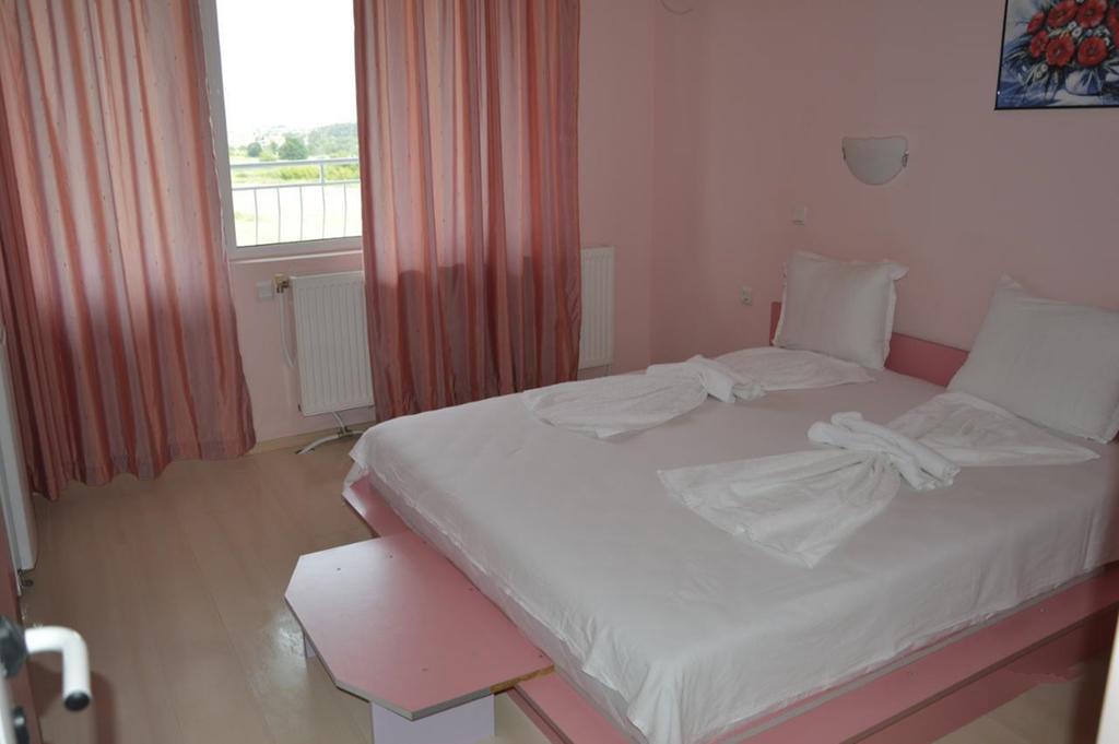 Complex Exotica Hotel Lozenets Buitenkant foto
